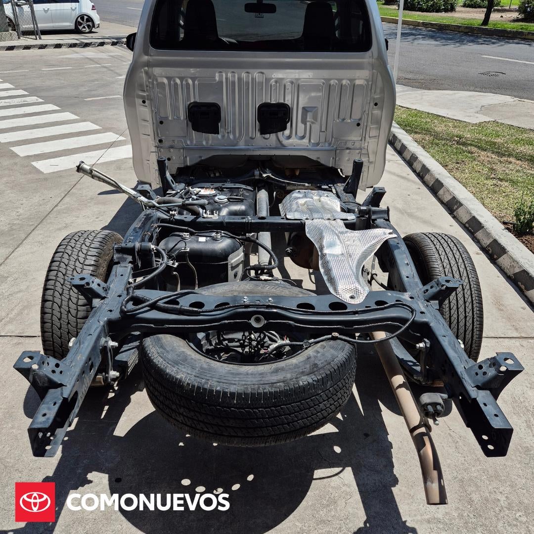 2024 Toyota Hilux CHASIS CABINA, L4, 2.7L, 166 CP, 2 PUERTAS, STD