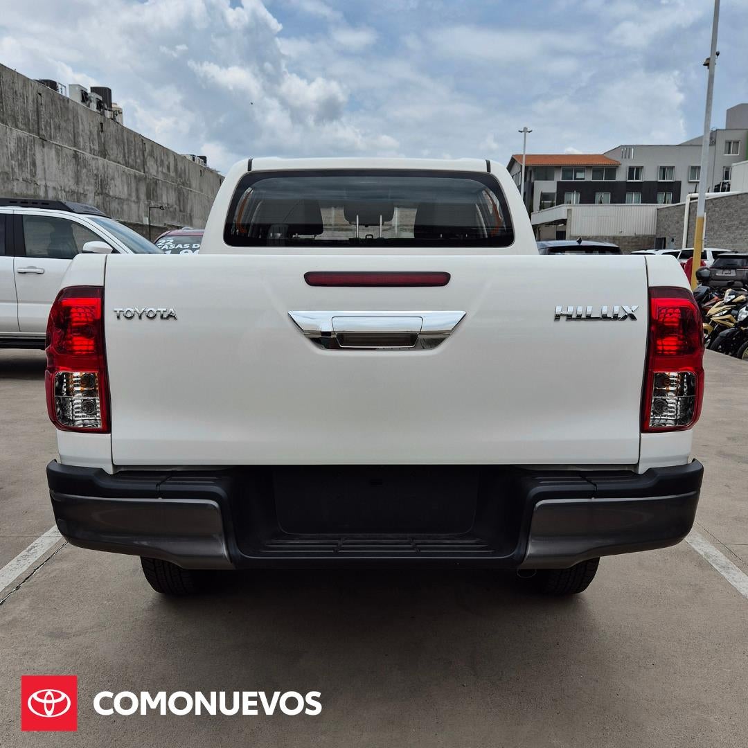 2026 Toyota Hilux DOBLE CABINA, L4, 2.7L, 164 CP, 4 PUERTAS, STD