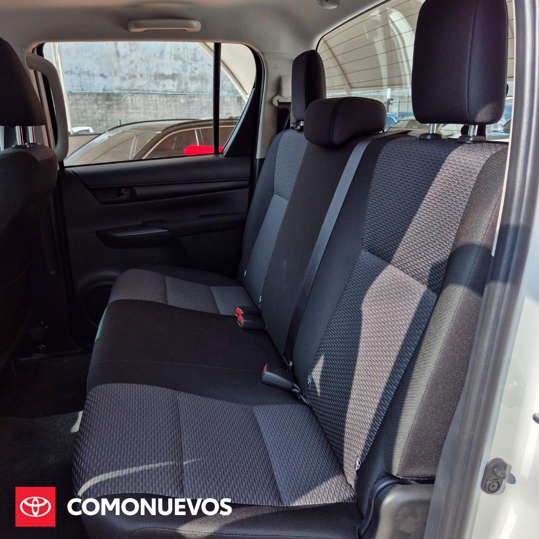 2025 Toyota Hilux DOBLE CABINA SR, L4, 2.7L, 166 CP, 4 PUERTAS, STD